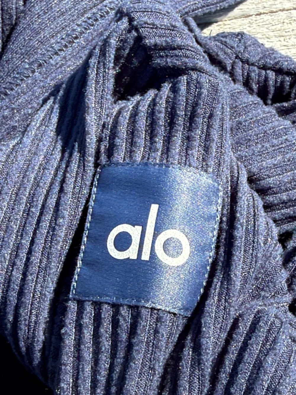 Alo Yoga Muse Hoodie Navy Ribbed Cropped Pullover Size Small 💙